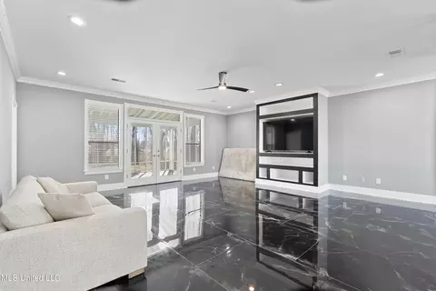 Living - 3555 Bonner Dr, Olive Branch, MS 38654 photo 2 of 4