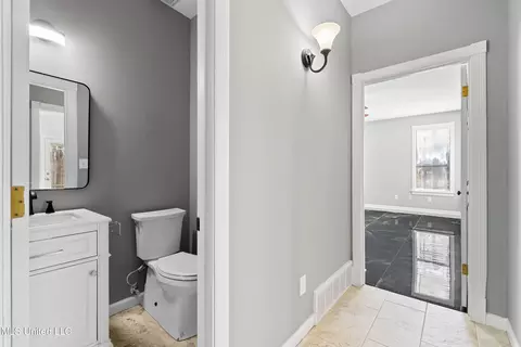 Entry Way - 3555 Bonner Dr, Olive Branch, MS 38654 photo 2 of 3