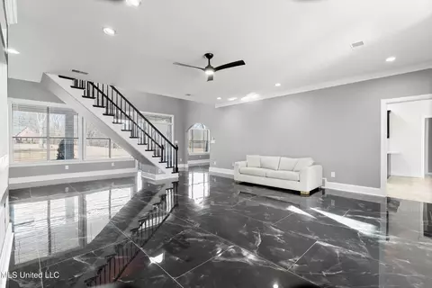 Living - 3555 Bonner Dr, Olive Branch, MS 38654 photo 3 of 4