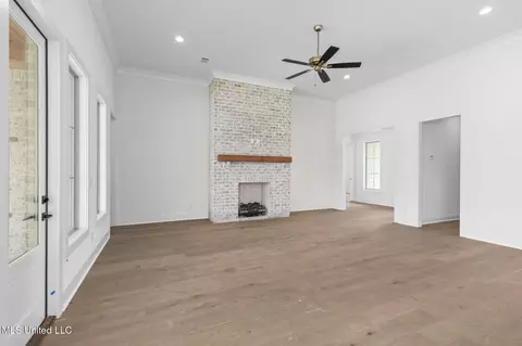Living - 103 Charleston Cv, Madison, MS 39110 photo 2 of 8