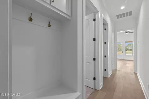 Entry Way - 103 Charleston Cv, Madison, MS 39110 photo 6 of 8