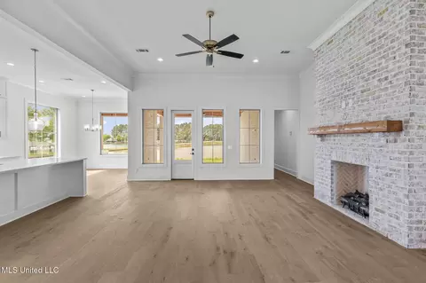 Living - 103 Charleston Cv, Madison, MS 39110 photo 5 of 8
