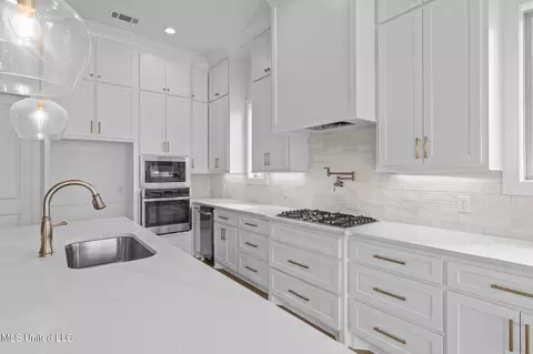 Kitchen - 103 Charleston Cv, Madison, MS 39110 photo 2 of 5