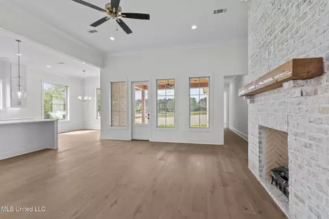 Living - 103 Charleston Cv, Madison, MS 39110 photo 6 of 8