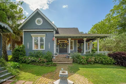 303 Walnut St, Hattiesburg, MS 39401