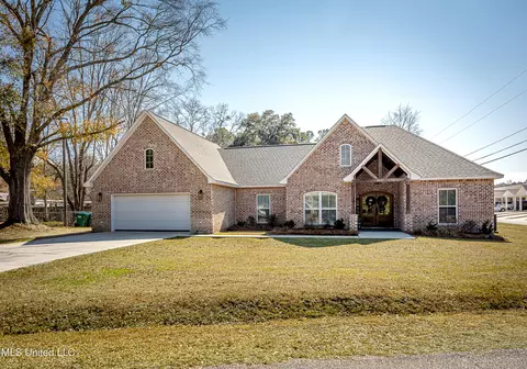 8817 Stonewall St, Ocean Springs, MS 39564