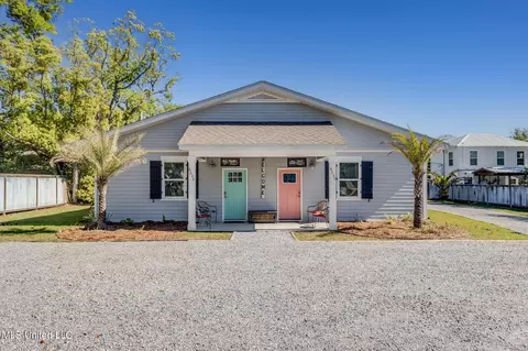 421 Carroll Ave, Bay Saint Louis, MS 39520