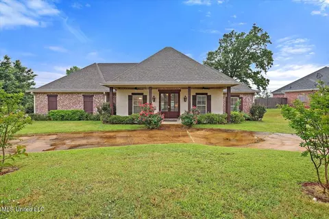 208 Grand Oak Blvd, Clinton, MS 39056