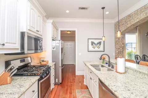 Kitchen - 212 Falls Xing, Madison, MS 39110 photo 4 of 4