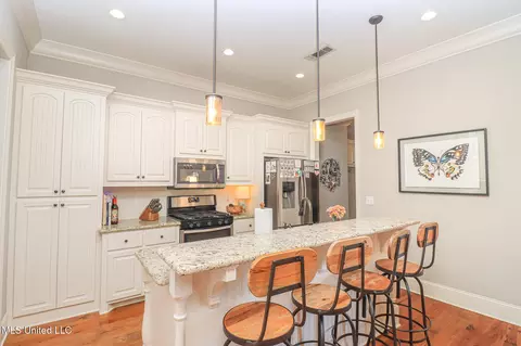 Kitchen - 212 Falls Xing, Madison, MS 39110 photo 3 of 4