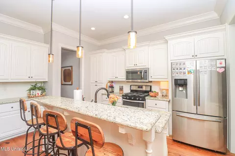 Kitchen - 212 Falls Xing, Madison, MS 39110 photo 2 of 4