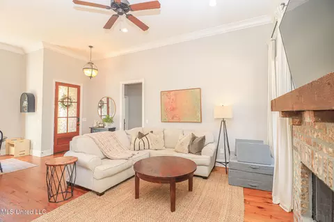 Living - 212 Falls Xing, Madison, MS 39110 photo 1 of 3
