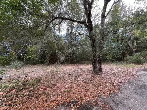 105 25th St, Gulfport, MS 39507