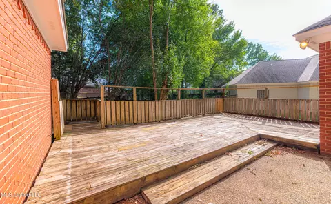 Exterior - 421 Violet Dr, Madison, MS 39110 photo 6 of 10