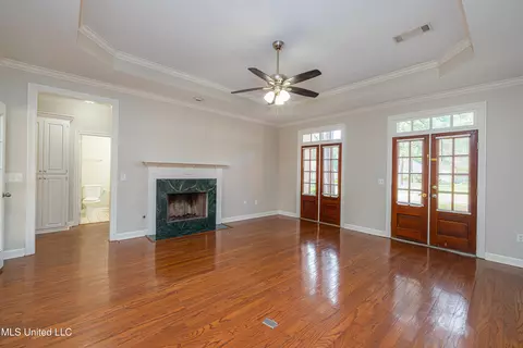Living - 421 Violet Dr, Madison, MS 39110 photo 1 of 3