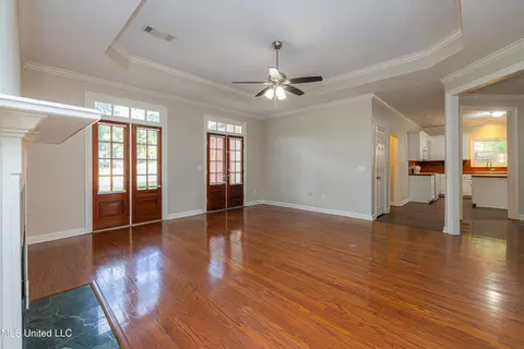 Living - 421 Violet Dr, Madison, MS 39110 photo 3 of 3