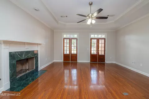 Living - 421 Violet Dr, Madison, MS 39110 photo 2 of 3