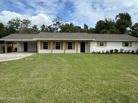 223 Felicity St, Bay Saint Louis, MS 39520