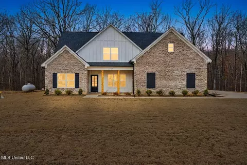 2737 Highwoods Dr, Byhalia, MS 38611