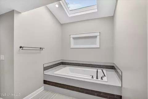 Bath - 7928 Hapuna Pl, Diamondhead, MS 39525 photo 3 of 5