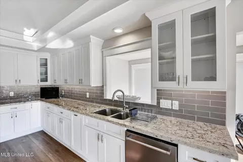 Kitchen - 7928 Hapuna Pl, Diamondhead, MS 39525 photo 2 of 5