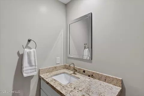 Bath - 7928 Hapuna Pl, Diamondhead, MS 39525 photo 5 of 5