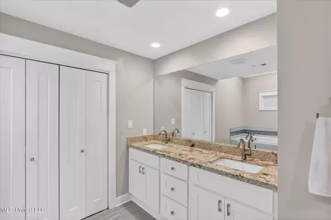 Bath - 7928 Hapuna Pl, Diamondhead, MS 39525 photo 2 of 5