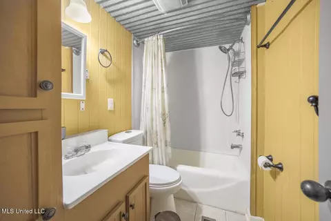 Bath - 1885 Silver Creek Rd, Crosby, MS 39633 photo 2 of 2