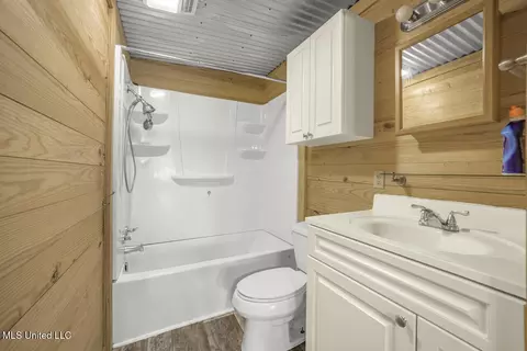 Bath - 1885 Silver Creek Rd, Crosby, MS 39633 photo 1 of 2
