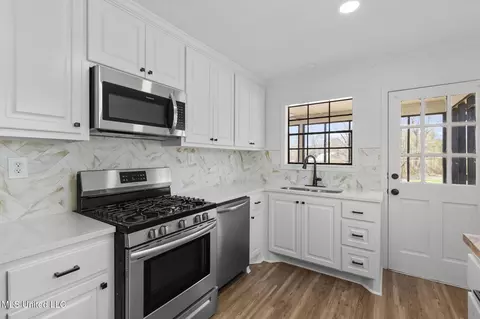 Kitchen - 18285 Midway Rd, Terry, MS 39170 photo 2 of 2