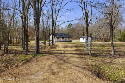 18285 Midway Rd, Terry, MS 39170