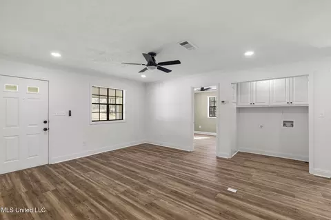 Living - 18285 Midway Rd, Terry, MS 39170 photo 2 of 2