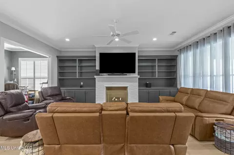 Living - 99 Harbor View Dr, Madison, MS 39110 photo 1 of 1