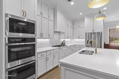 Kitchen - 99 Harbor View Dr, Madison, MS 39110 photo 3 of 5
