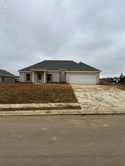 1068 Riverside Ln, Pearl, MS 39208