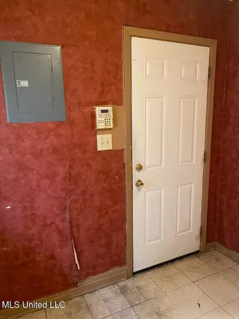 Entry Way - 6162 Clarence Dr, Jackson, MS 39206 photo 1 of 2