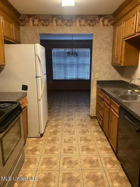 Kitchen - 6162 Clarence Dr, Jackson, MS 39206 photo 1 of 2
