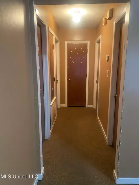 Entry Way - 6162 Clarence Dr, Jackson, MS 39206 photo 2 of 2