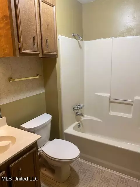 Bath - 6162 Clarence Dr, Jackson, MS 39206 photo 1 of 1