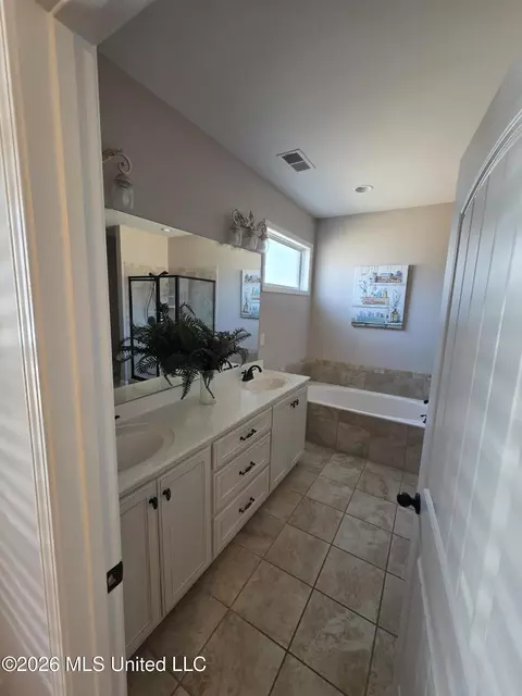Bath - 7291 Wind Dr, Olive Branch, MS 38654 photo 4 of 4