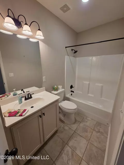 Bath - 7291 Wind Dr, Olive Branch, MS 38654 photo 1 of 4