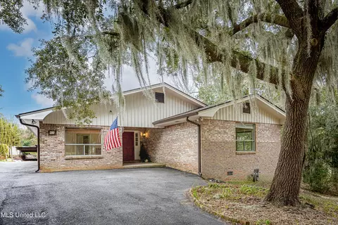 416 Jackson Ave, Ocean Springs, MS 39564