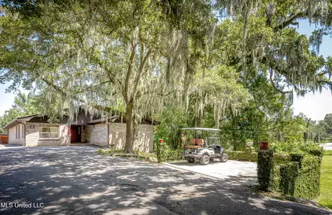 416 Jackson Ave, Ocean Springs, MS 39564