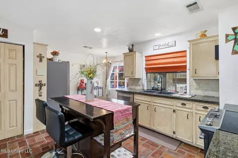 Kitchen - 229 Greenfield Pl, Brandon, MS 39047 photo 1 of 4