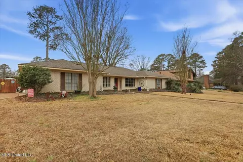 Exterior - 229 Greenfield Pl, Brandon, MS 39047 photo 2 of 10