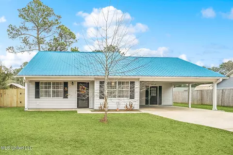 1314 Sharon St, Waveland, MS 39576