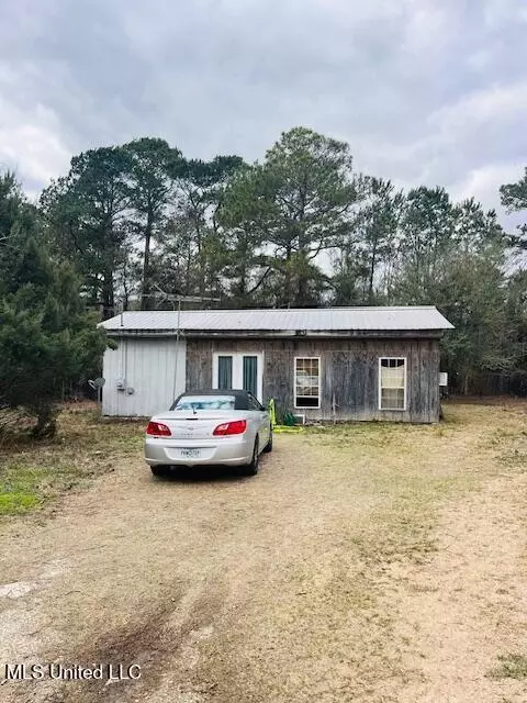 27 Spice St, Picayune, MS 39466
