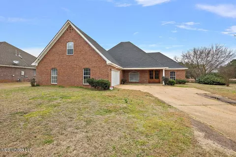 702 Meadow View Cv, Byram, MS 39272