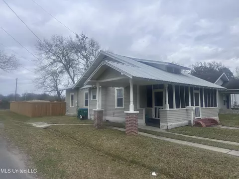821 Lafayette Ave, Pascagoula, MS 39567