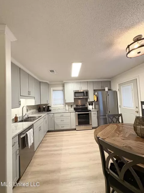 Kitchen - 412 Chenoa Ave, Carthage, MS 39051 photo 1 of 3